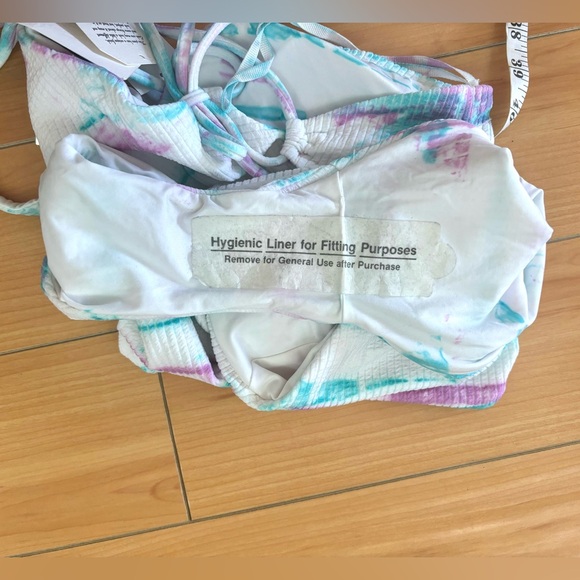 $138 Becca Iconic Asymmetric Ribbed White Tie-Dye One-Piece Swimsuit Large NWT - Picture 6 of 6